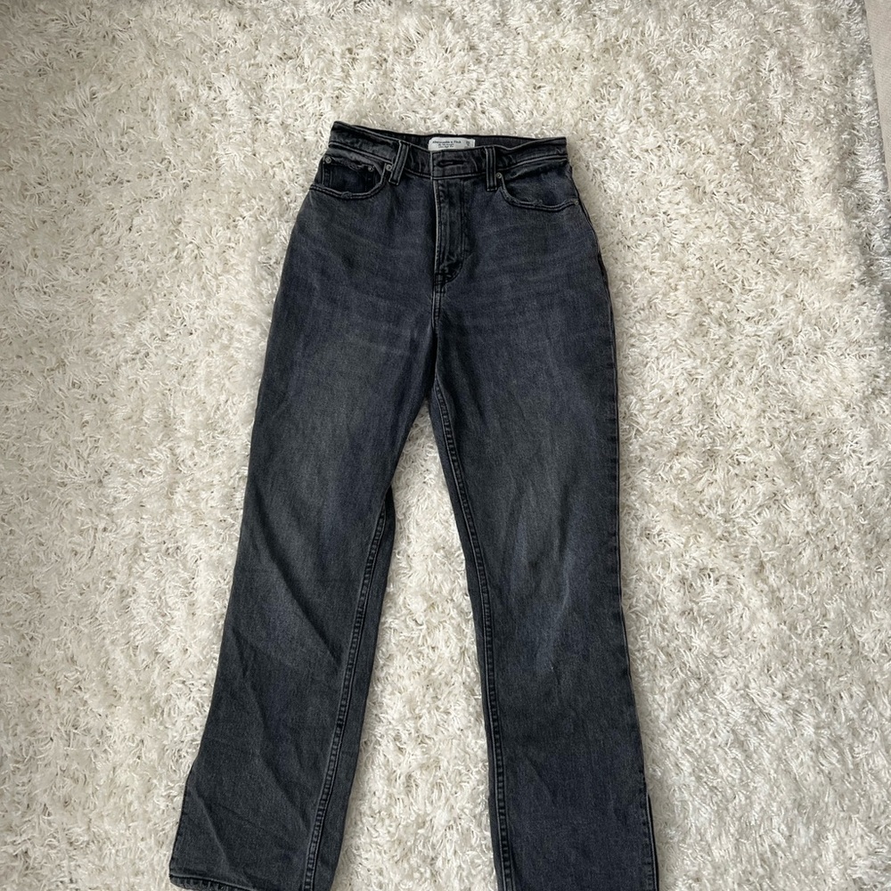Abercrombie 90s straight leg jeans! Curve love, Size 25 short! Only worn once!